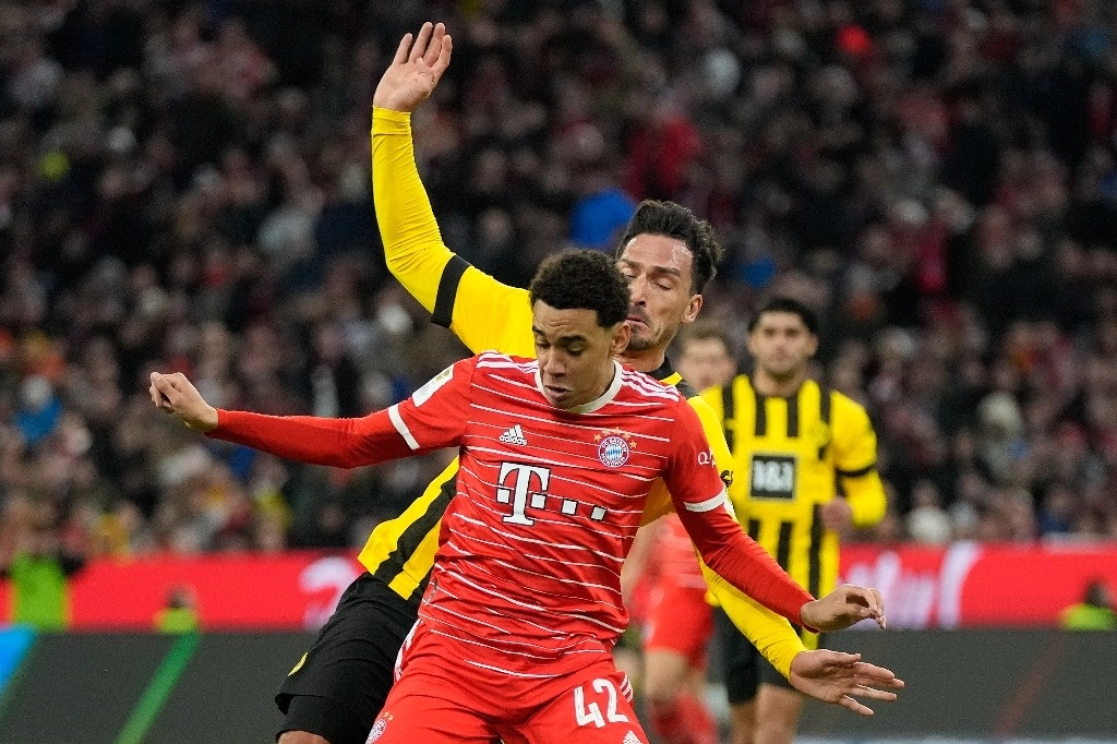 Bayer Múnich y Borusia Dortmund disputaron el clásico de la Bundesliga en la cancha del Allianz Arena. Foto Ap