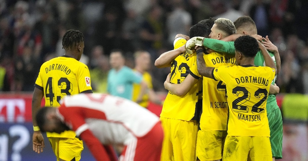 Bayern loses to Dortmund and sees Leverkusen move further away