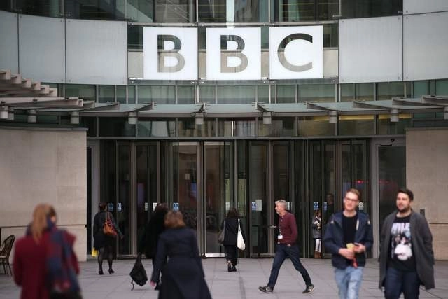 La directora de Informativos de la BBC, Fran Unsworth, dijo que la corporación, que se financia principalmente con una cuota de licencia pagada por los espectadores británicos, debe cambiar para ser sostenible. Foto Afp / Archivo