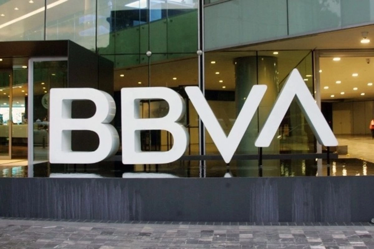 El banco español BBVA reportó ganancias durante el primer semestre del año; 9% más que en el mismo periodo del año pasado. Foto 