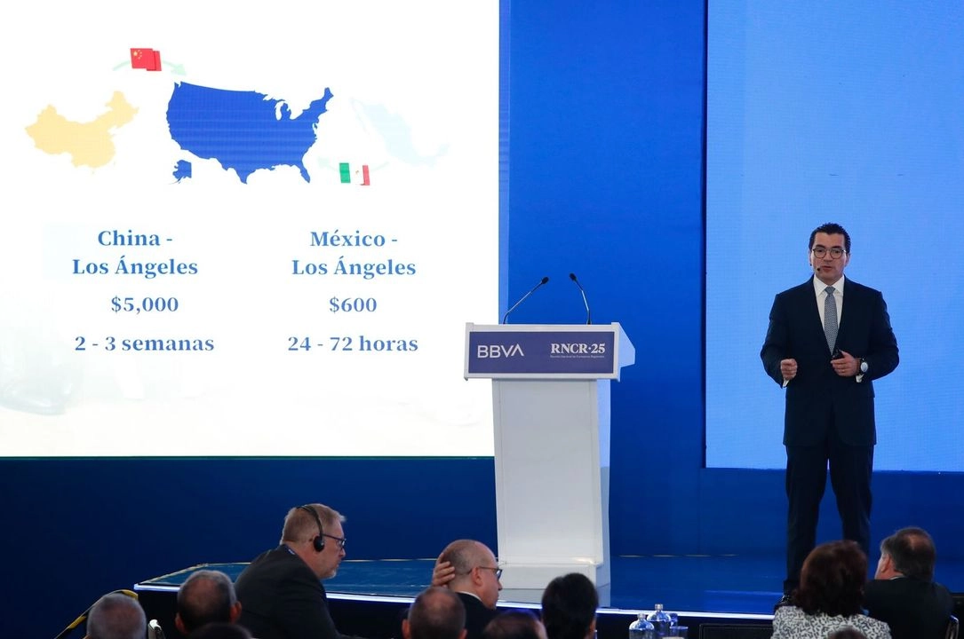 El vicepresidente y director general de BBVA México, Eduardo Osuna, participa en la "Reunión nacional de consejeros regionales 2025", en un hotel de la Ciudad de México, el 27 de mayo de 2025. 