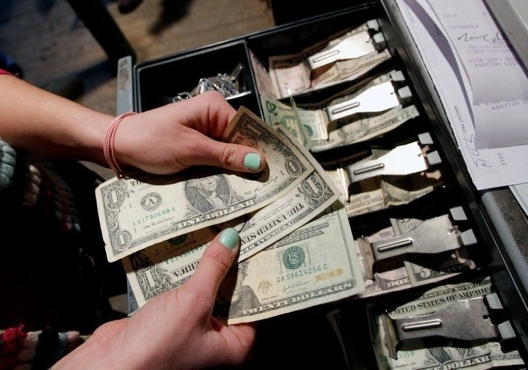 El pago que exigen los 'polleros' a quien quiere emigrar se ha disparado, provocando que una vez que una persona llega a aquel país, debe destinar hasta 30% de sus ingresos al pago de la deuda que adquirió. Foto Afp