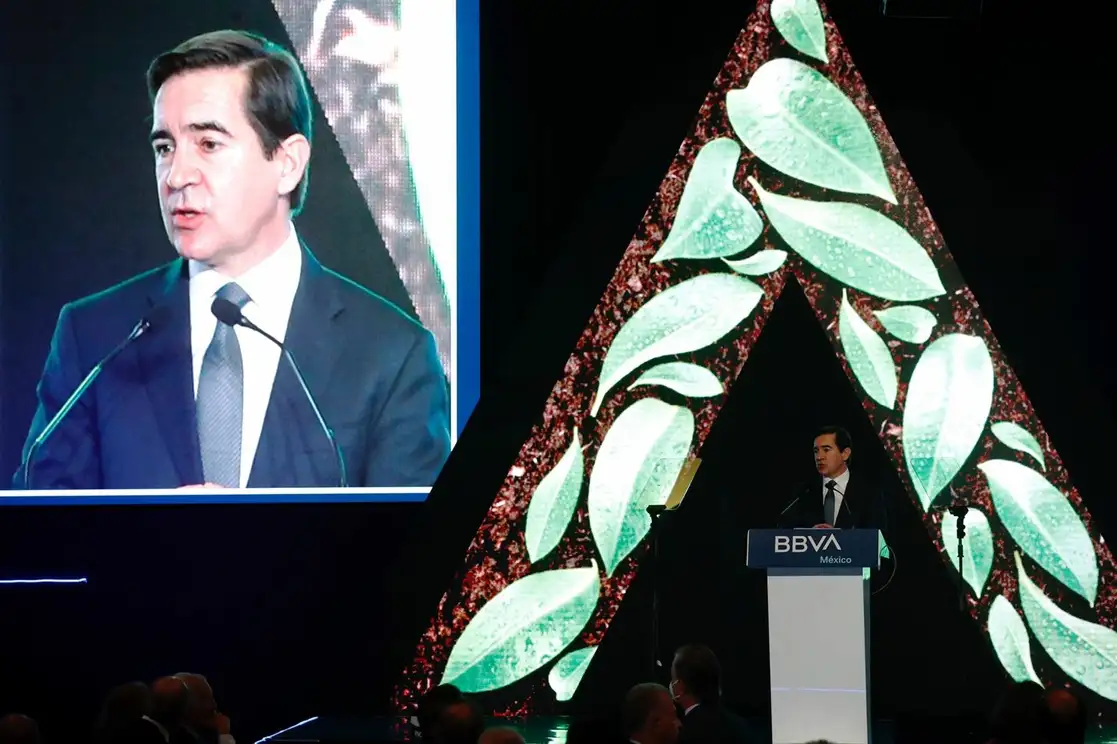 “Nuestro banco aquí (en México) es uno de los líderes a nivel del grupo en términos de cuota de mercado, de rentabilidad y de eficiencia”, reconoció el presidente del Grupo BBVA, Carlos Torres Vila, durante su intervención en la Reunión Nacional de Consejeros Regionales 2022, el 7 de junio de 2022. Foto Cristina Rodríguez



