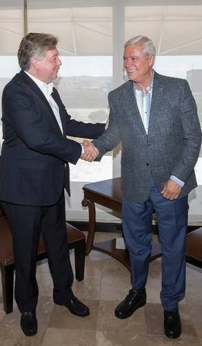 El ex gobernador de Baja California, Francisco Vega de Lamadrid (izquierda), y el mandatario actual, Jaime Bonilla. Foto Lindero Norte/ archivo