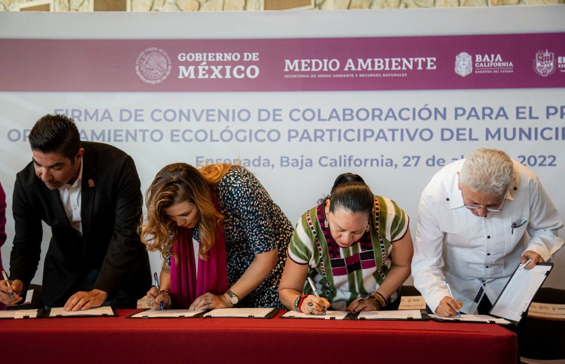 Autoridades de Baja California y Semarnat firmaron el ordenamiento territorial de la entidad. Foto @MarinadelPilar