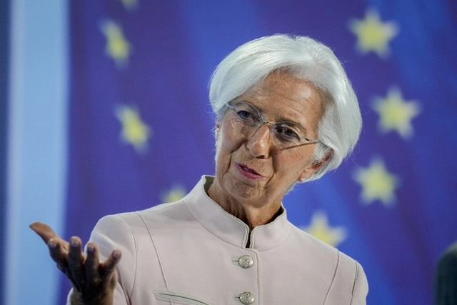 La presidenta del BCE, Christine Lagarde, rechazó que las tasas de interés bajen a corto plazo. Foto Ap