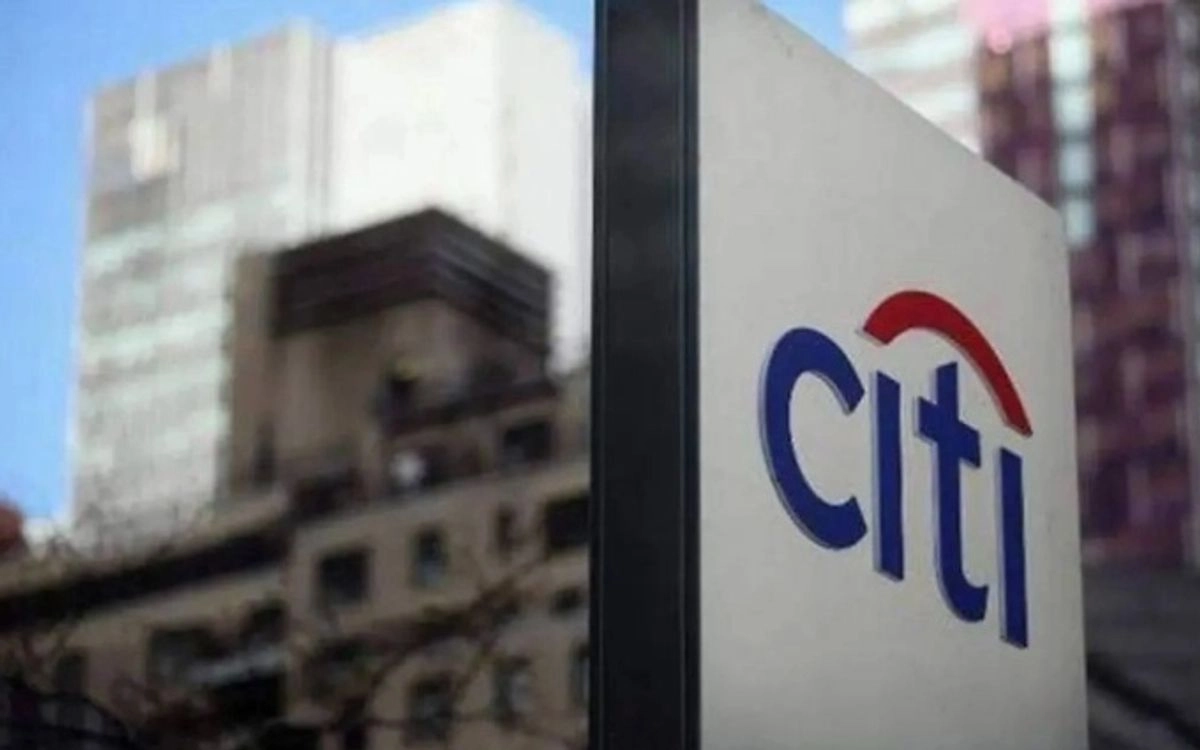 Analistas económicos consultados quincenalmente por Citi México proyectaron que el Banco de México continuará con la reducción a la tasa de interés. Foto 