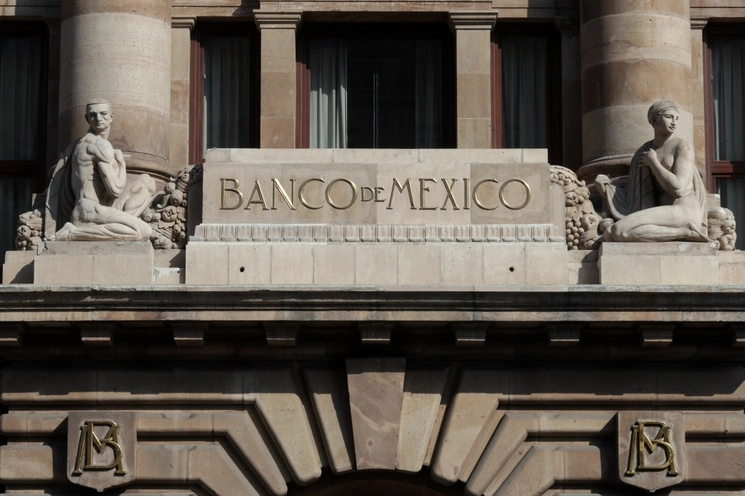 Fachada del Banco de México, en el Centro Histórico de la Ciudad de México. Foto Roberto García Ortiz / Archivo