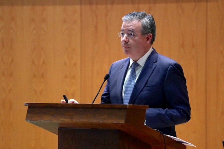 El gobernador del Banco de México, Alejandro Díaz de León, presentó ayer su informe trimestral. Foto Jesús Villaseca