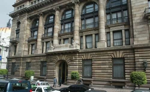 Fachada del Banco de México, en el Centro Histórico. Foto Guillermo Sologuren / Archivo