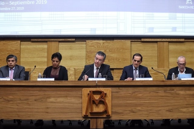 Reporte del Banco de México, encabezado por Alejandro Díaz de León. Foto Marco Peláez / Archivo