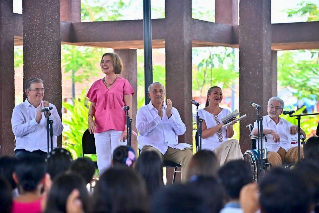 Beatriz Gutiérrez-Müller durantr el evento Fandango por la Lectura Tabasco-Alemania, celebrado en el Parque Central de Tamulté de las Sábanas, zona Yokot'an, el 25 de abril de 2023. Foto tomada de Twitter @Gobierno_Tab
