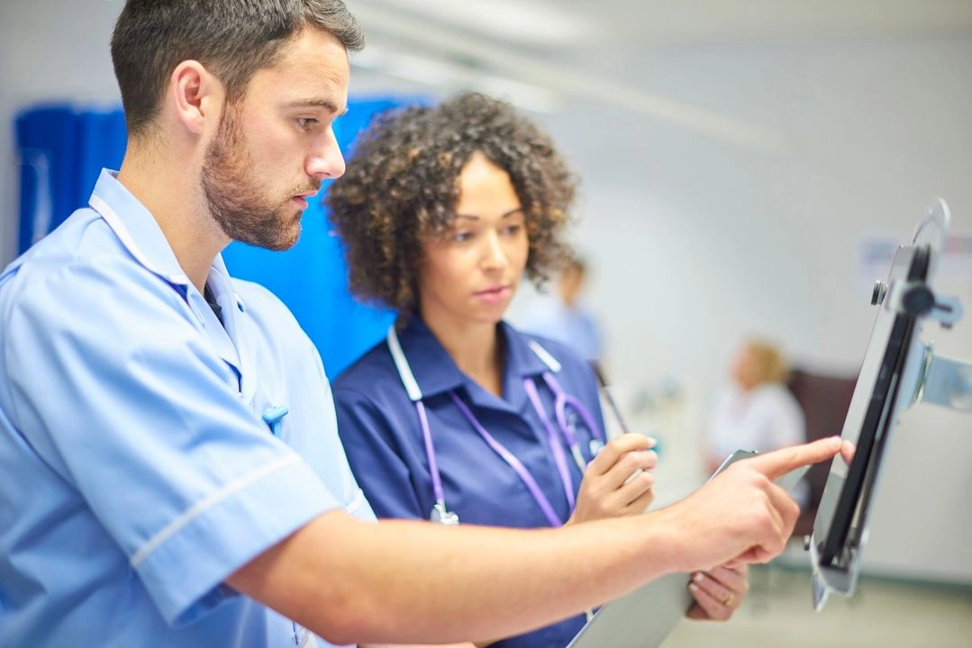 Los beneficios de la IA en el ámbito de la salud y la automatización laboral son innegables, pero también plantea desafíos éticos y sociales que deben seranalizados. Foto 