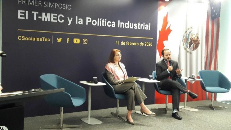 Luz María de la Mora, subsecretaria de Comercio Exterior, y Alejandro Poiré, decano de la Escuela de Ciencias Sociales y Gobierno del Tec de Monterrey, inauguran simposio sobre el T-MEC. Foto Susana González