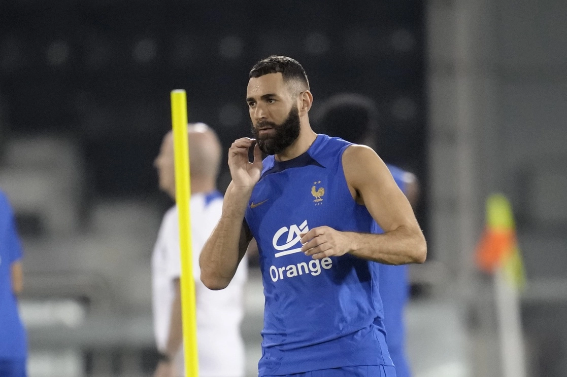 El delantero francés Karim Benzema, durante un entrenamiento del conjunto galo en el estadio Jassim Bin Hamad de Doha. Fot Ap.
