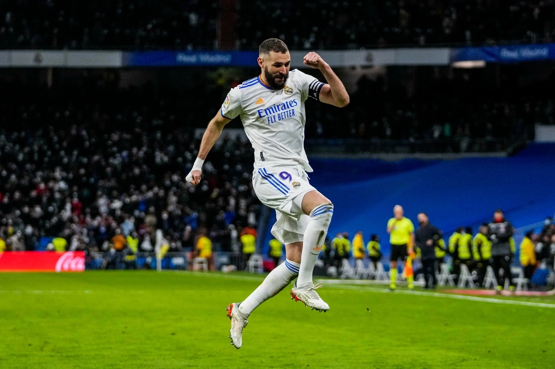 Karim Benzema hizo historia con el club merengue este sábado. Foto Ap 