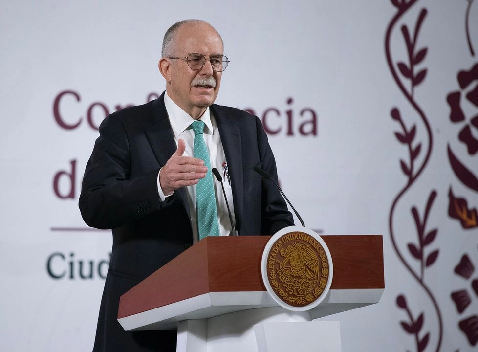 El secretario de Agricultura y Desarrollo Rural, Julio Berdegué, mostró desde Tapachula el proceso de carga de moscas del Mediterráneo estériles y que posteriormente se liberará. Imagen del 15 de abril de 2025. Foto 