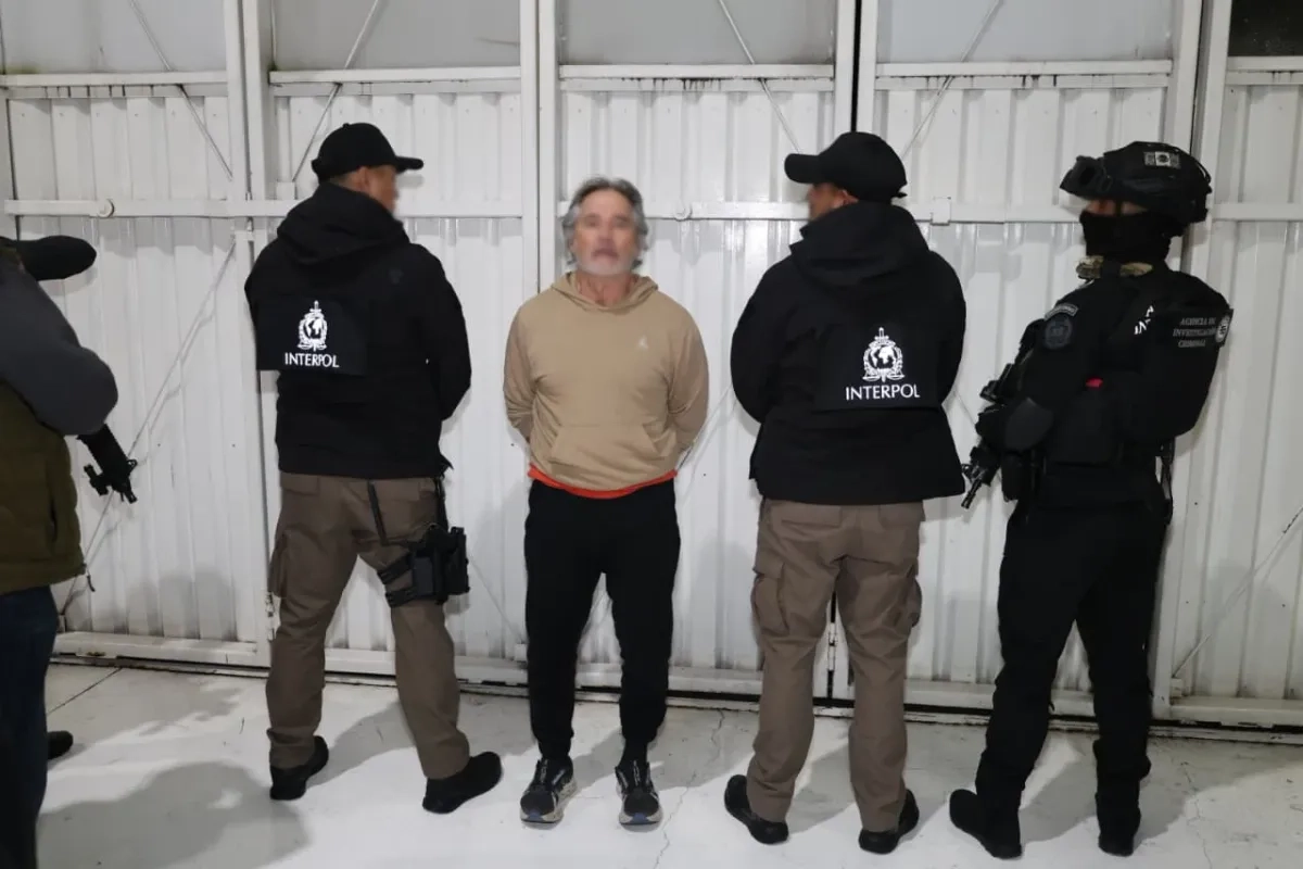 Por órdenes del ex jefe de Seguridad de Tabasco, patrullas custodiaban pipas que trasladaban combustible robado, de acuerdo con la Femdo. Foto 
