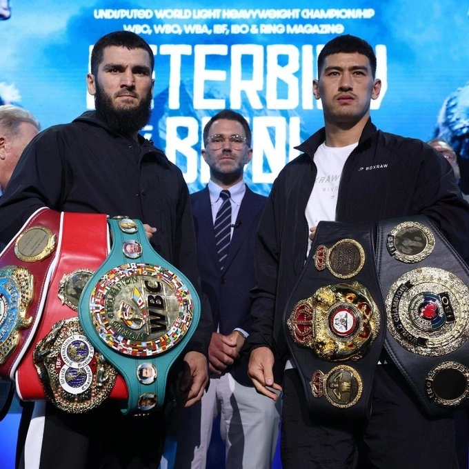Artur Beterbiev y Dmitry Bivol en imagen tomada del perfil del campeón.