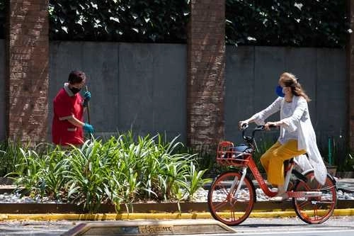 En el contexto del Día Mundial de la Bicicleta, que se conmemora hoy, 3 de junio, el uso de la bicicleta crece cada día crece porque sus resultados y beneficios saltan a la vista. Foto Pablo Ramos 