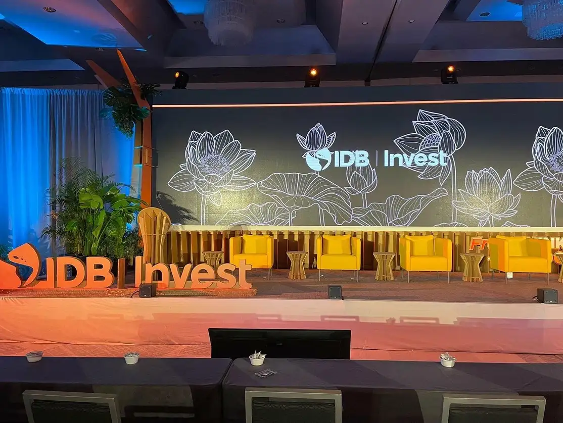 El BID Invest otorgará entre mil 800 y dos mil 800 millones de dólares de financiamiento para empresas que quieran localizarse en el Istmo de Tehuantepec. Foto tomada del Twitter de @BIDInvest / Archivo
