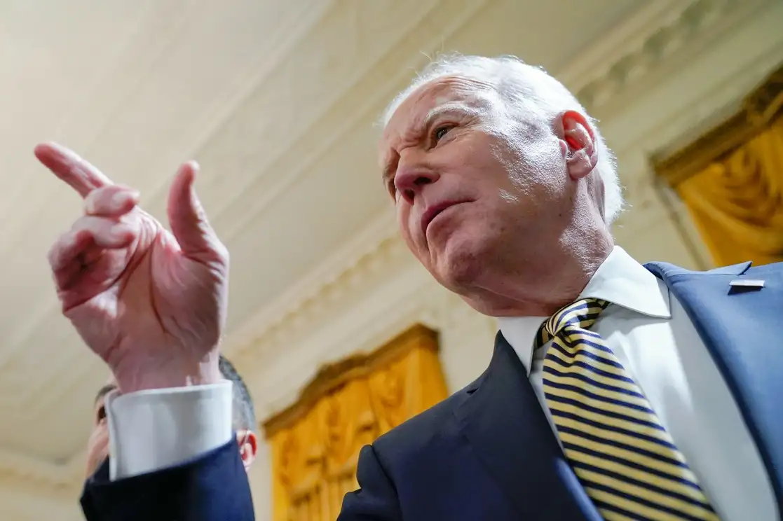 El presidente de Estados Unidos, Joe Biden, responde a una pregunta sobre su homólogo ruso, Vladimir Putin, en el Salón Este de la Casa Blanca, en Washington, el 16 de marzo de 2022. Foto Ap