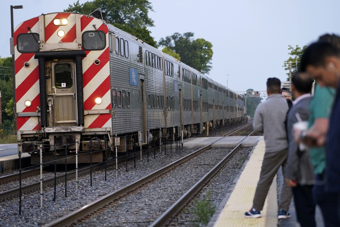 La huelga de trabajadores ferroviarios habría causado afectaciones en la cadena de producción y usuarios de transporte. La imagen, en Arlington Heights, Illinois, el 15 de septiembre de 2022. Foto Ap