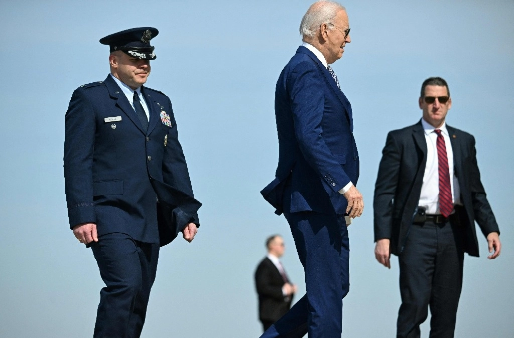 El ex presidente Trump ha colocado al centro de su ataque político la acusación de que el gobierno de Biden ha mantenido una “frontera abierta”. Foto Afp