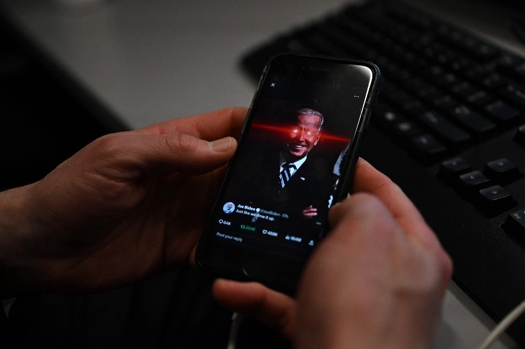El debut del presidente estadunidense Joe Biden en TikTok ha causado revuelo. Foto Afp