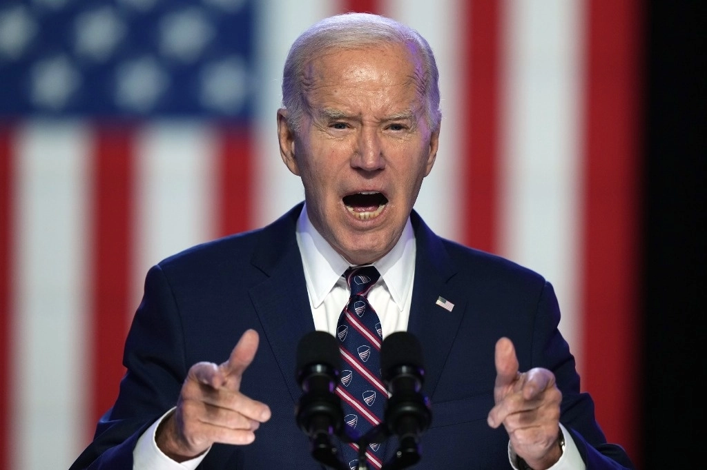 El presidente de Estados Unidos, Joe Biden, dijo que el ex mandatario Donald Trump sacrificaría la democracia para lograr el poder, el 5 de enero de 2024. Foto Ap 