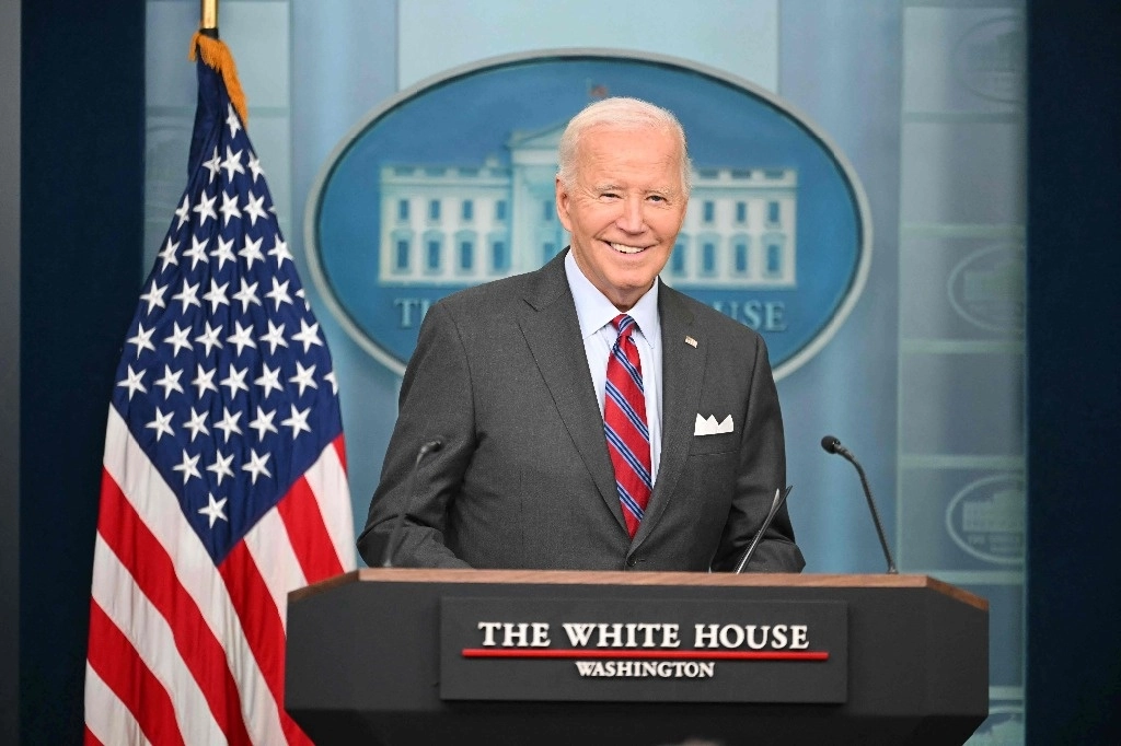 El presidente de Estados Unidos, Joe Biden, conversó por teléfono con la presidenta mexicana, Claudia Sheinbaum, y la felicitó por su reciente toma de posesión, informó la Casa Blanca. Imagen del 4 de octubre de 2024. Foto Afp