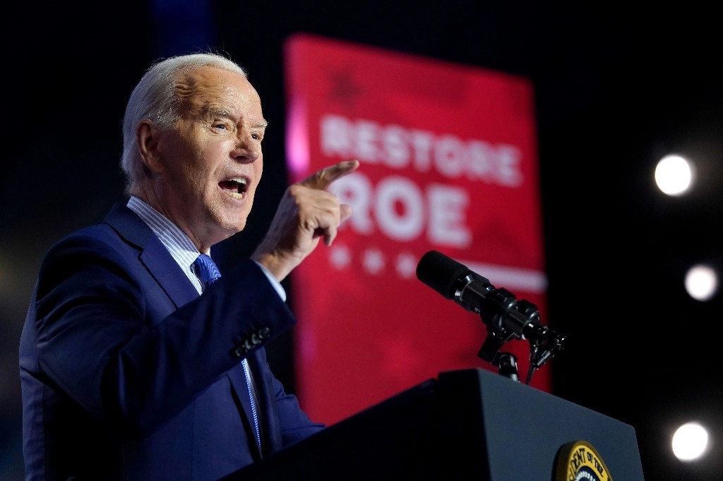 El presidente Joe Biden habla durante un evento en el campus de la Universidad George Mason en Manassas, Virginia, el 23 de enero de 2024, para hacer campaña por el derecho al aborto, un tema principal para los demócratas en las próximas elecciones presidenciales. Foto Ap