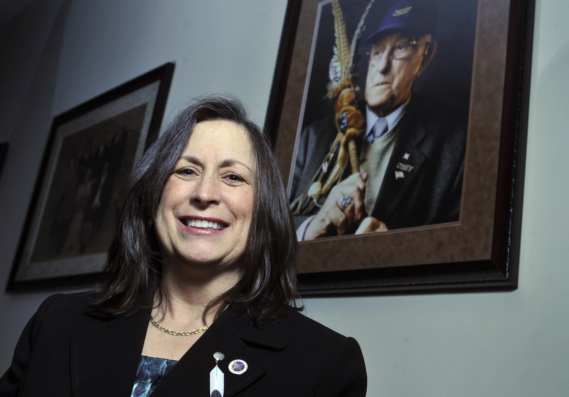 El presidente de Estados Unidos, Joe Biden, anunció su intención de nombrar a la jefa vitalicia de la tribu Mohegan, Marilynn Malerba, como tesorera del país. Foto Ap / Archivo