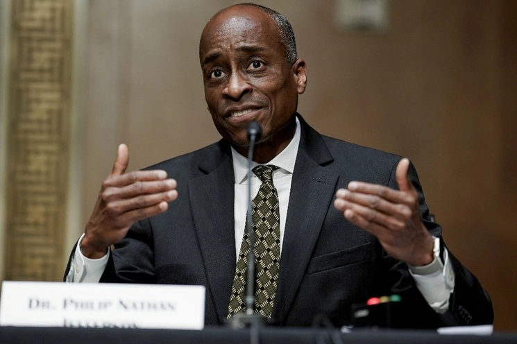 El presidente de Estados Unidos Joe Biden dio un paso más para aumentar la diversidad en la Reserva Federal al nominar al afroestadunidense Philip Jefferson (en la imagen de archivo) como vicepresidente y a la colomboestadunidense Adriana Kugler como gobernadora. Foto Ken Cedeno / Pool vía Ap