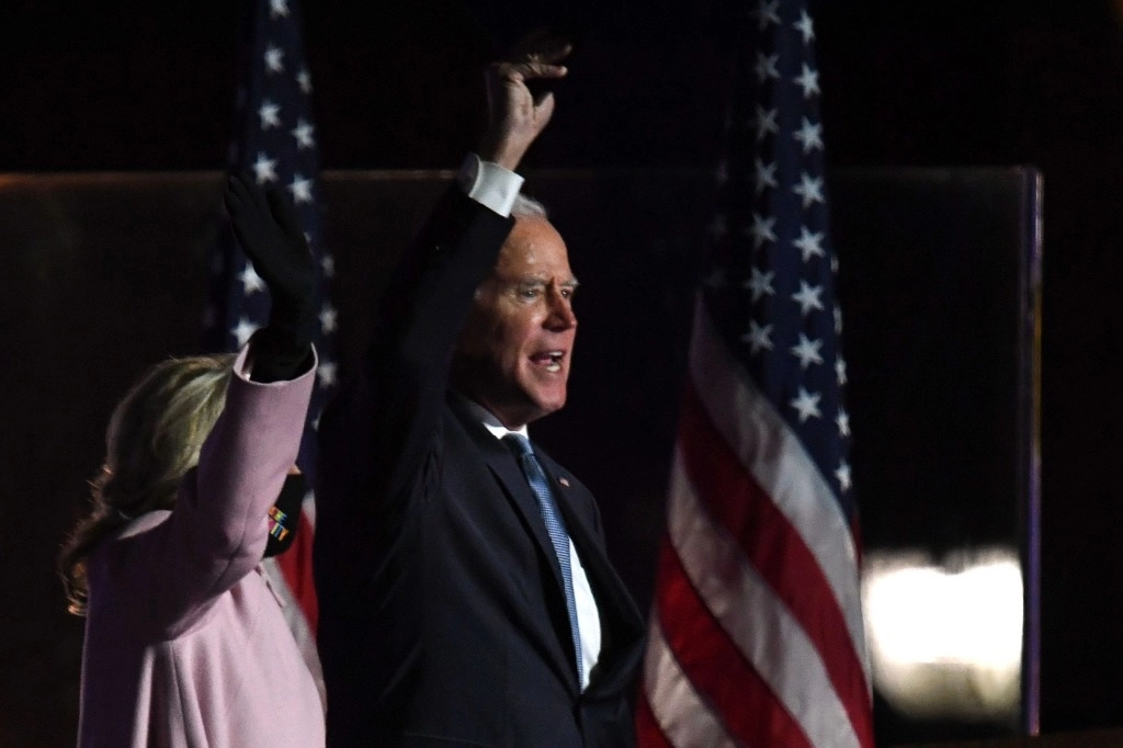 "Ni al presidente Trump ni a mi nos corresponde declarar una victoria”, indicó Biden. Foto Afp