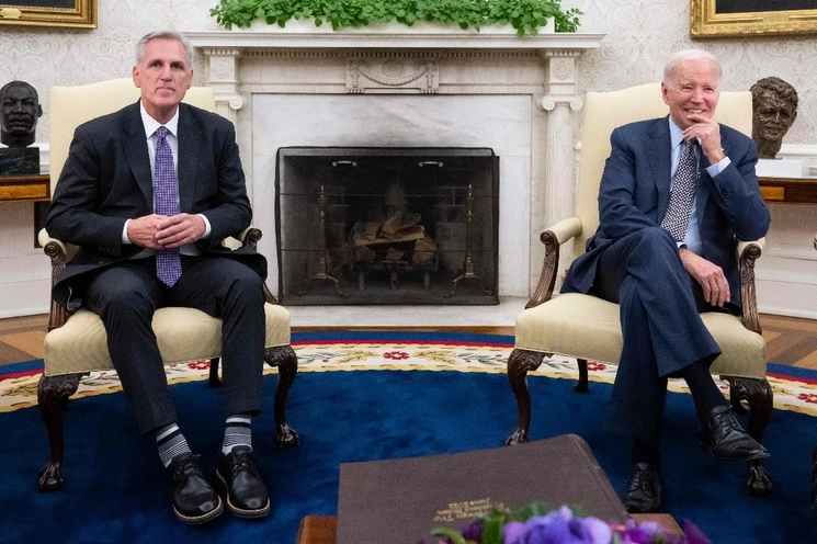 Kevin McCarthy y Joe Biden en la Oficina Oval de la Casa Blanca en Washington, DC. Foto Afp/ archivo