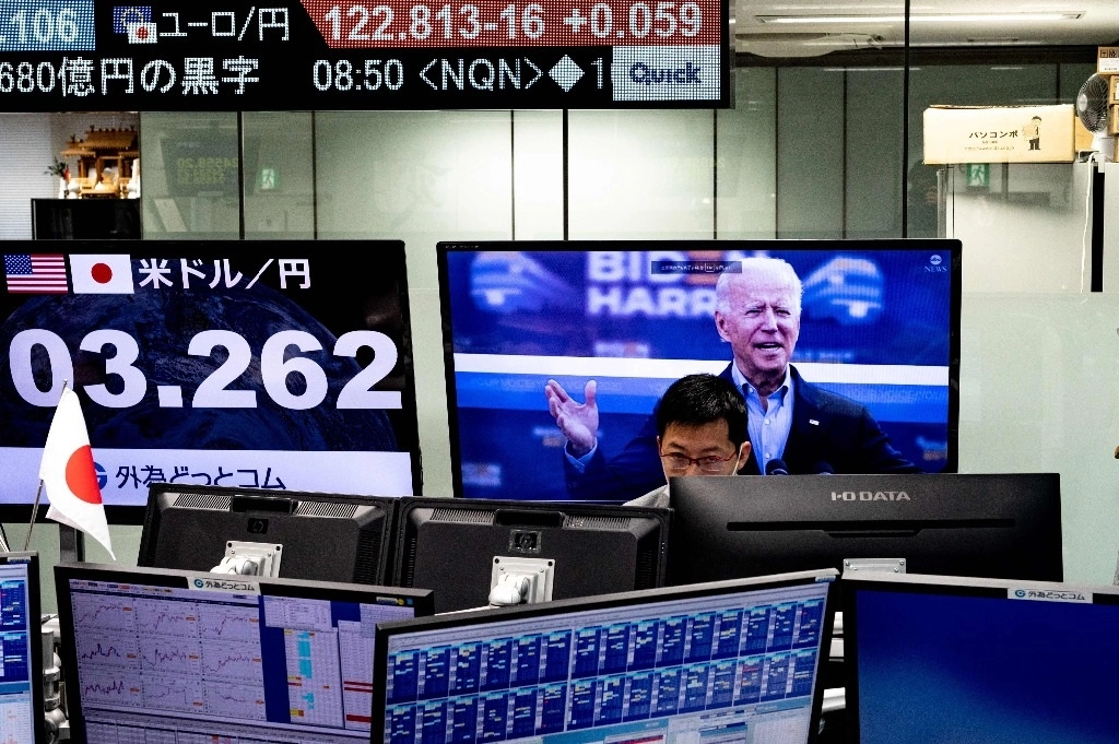 La virtual victoria de Joe Biden en EU y los avances en la vacuna contra el Covid-19 le dieron un fuerte impulso a los mercados internacionales. Foto Afp 