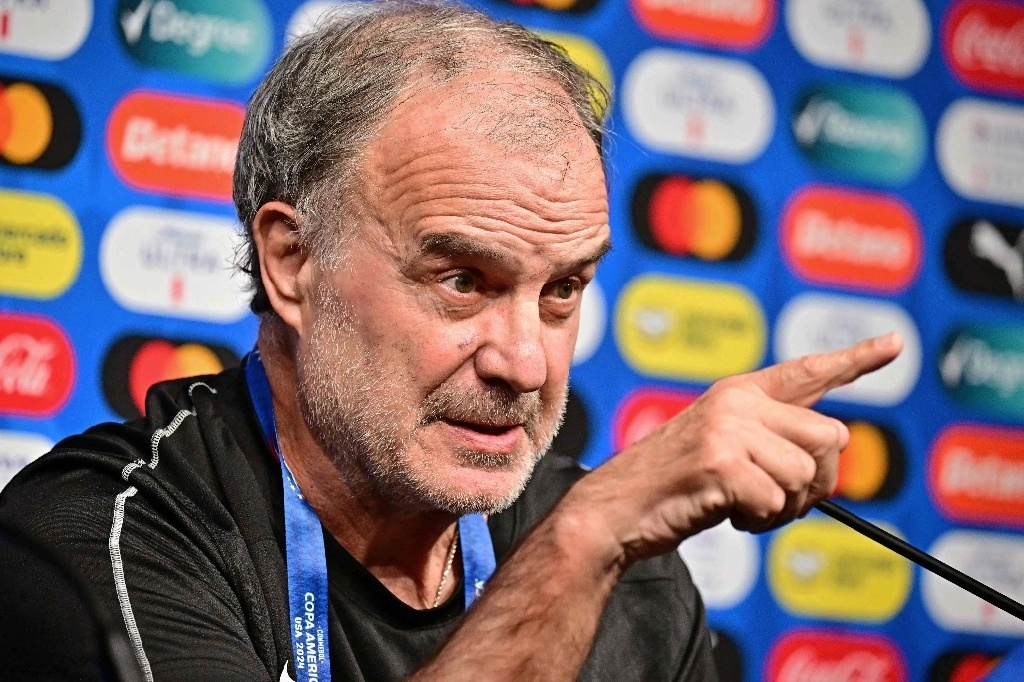 "¡Yo me rebelo! (...), porque uno actúa con miedo, porque está constantemente amenazado. Entonces, ya me cansé", declaró el seleccionador de Uruguay. Foto Afp