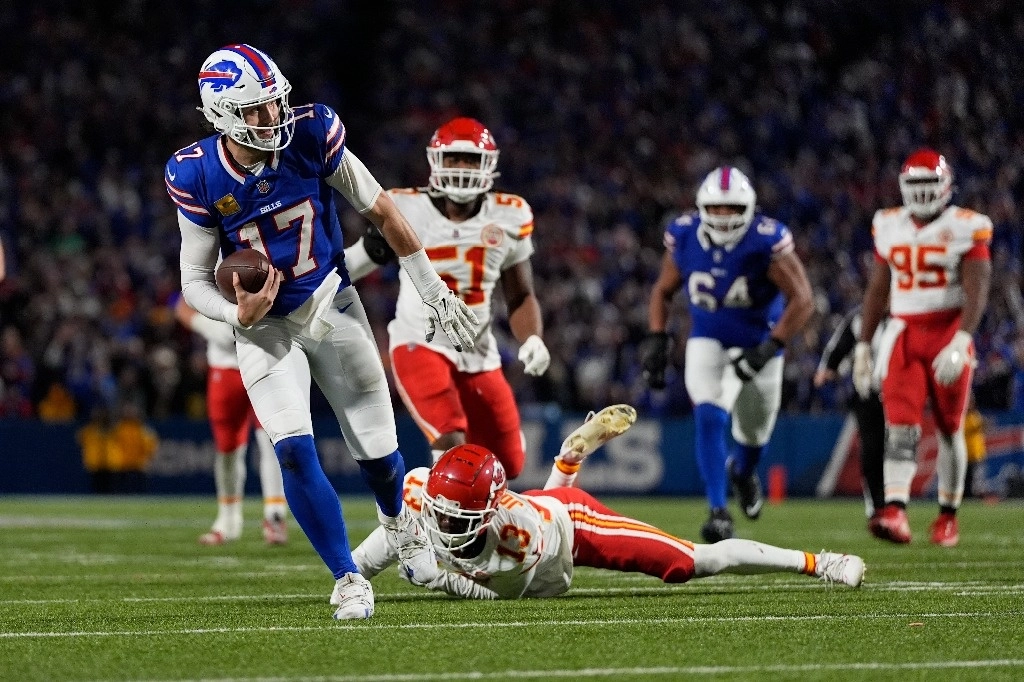 Los Bills de Búfalo terminaron con la aspiración de los Jefes de Kansas City de permanecer invictos superándolos con un marcador de 30-21. Foto AP