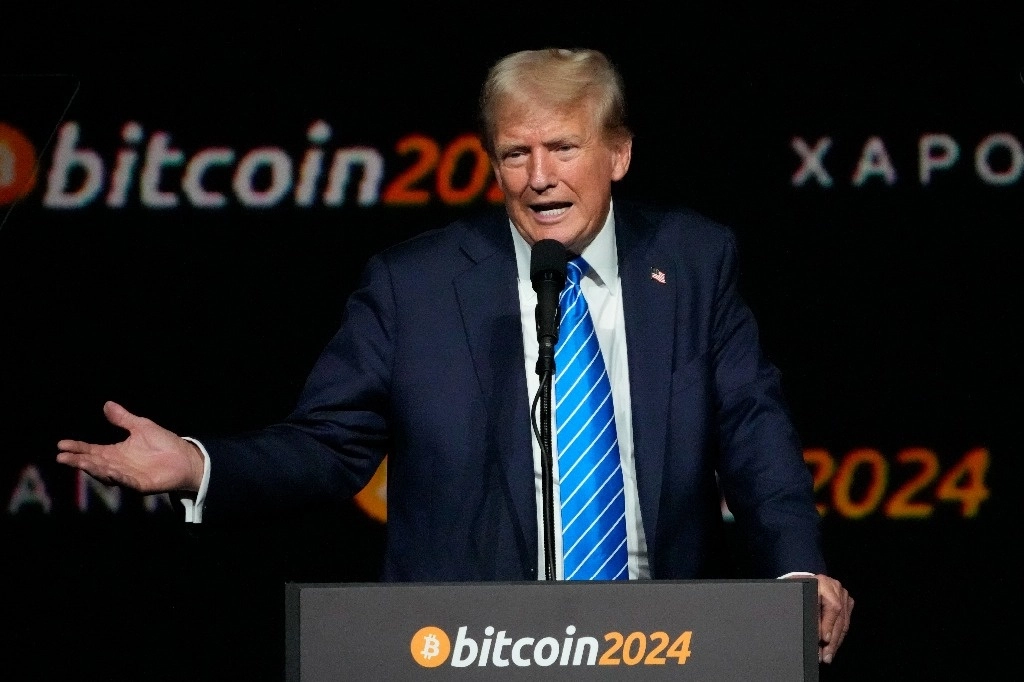 El presidente electo de Estados Unidos, Donald Trump habla en la Conferencia Bitcoin 2024, el 27 de julio de 2024, en Nashville, Tennessee. Foto Ap