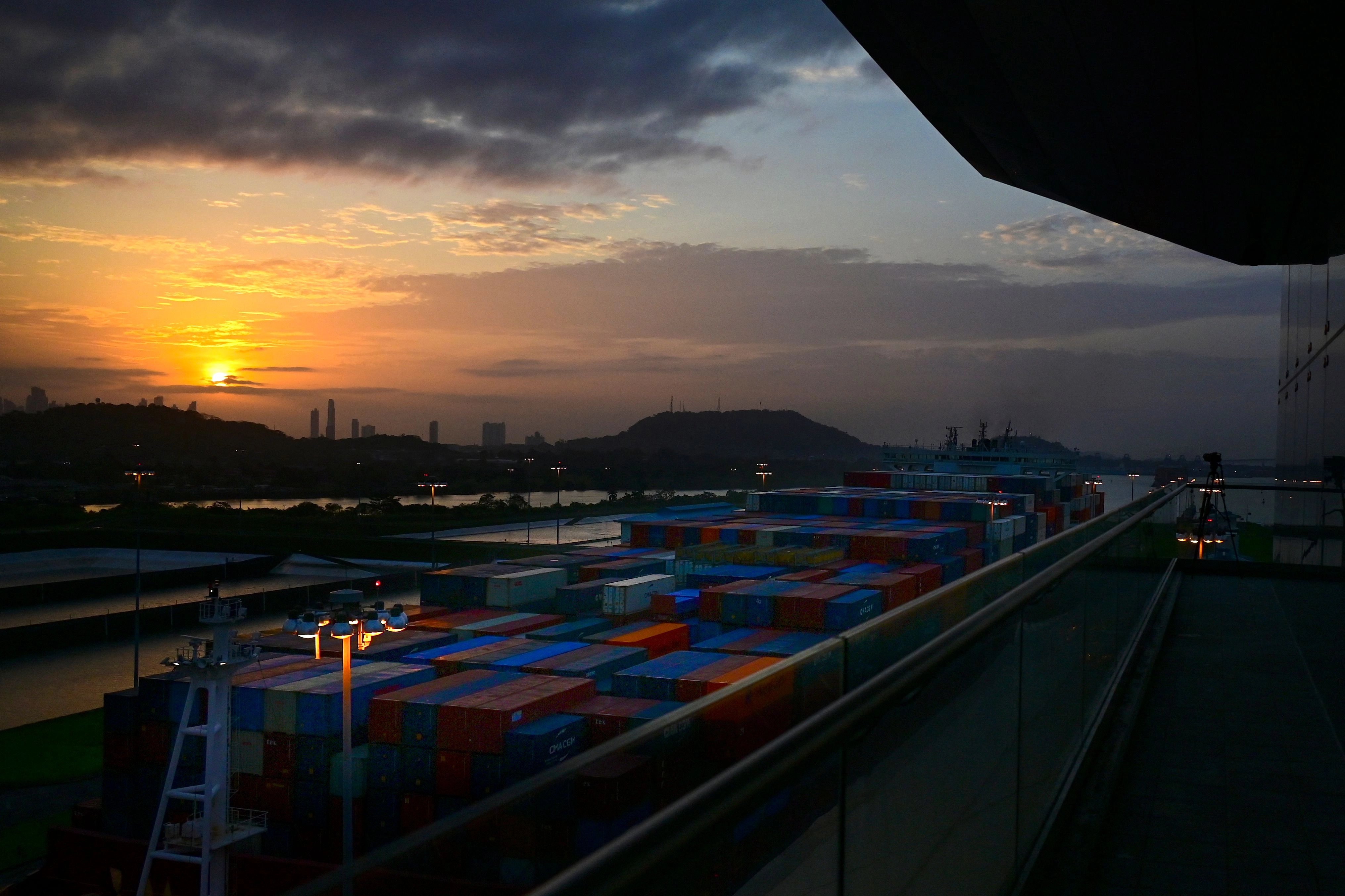 Con la venta de las licencias, el consorcio se hará con 90 por ciento de las acciones de Panama Ports Company, operadora de los puertos de Balboa y Cristóbal en el país centroamericano.