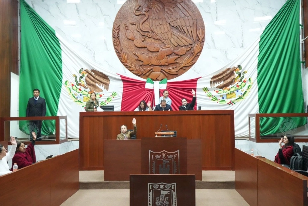 Integrantes de la LXV Legislatura de Tlaxcala. Foto Cuartoscuro /Archivo