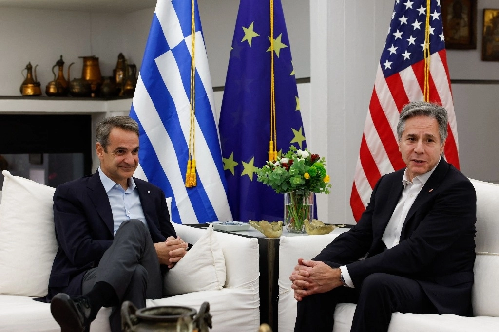 Antony Blinken, secretario de EU y Kyriakos Mitsotakis, primer ministro de Grecia. Foto Afp
