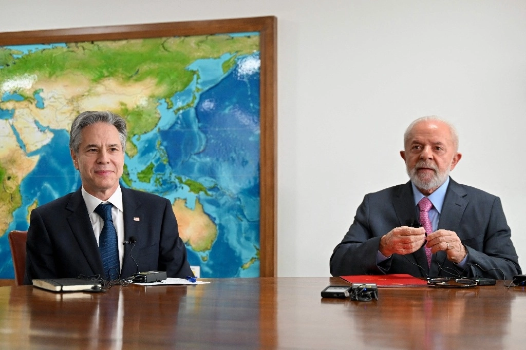 El secretario de Estado de Estados Unidos, Antony Blinken, y el presidente de Brasil, Luiz Inácio Lula da Silva, antes de una reunión en el Palacio Planalto, en Brasilia, el 21 de febrero de 2024. Foto Afp