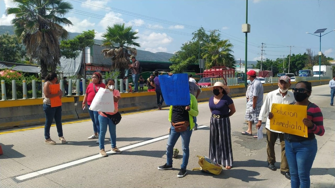Familiares exigen solución inmediata. Foto La Jornada