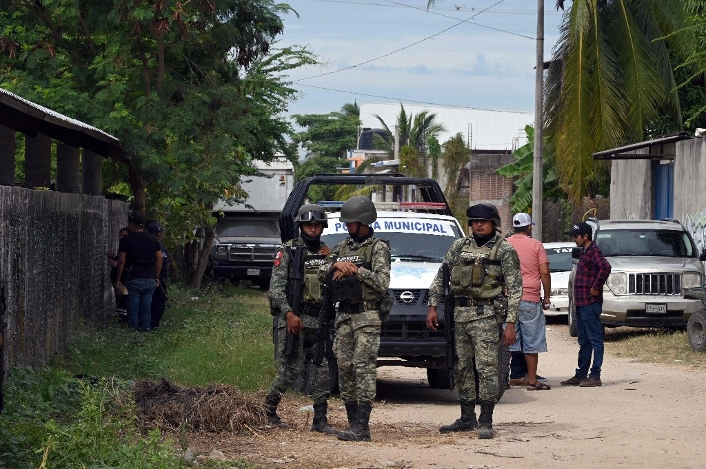 La hija de Gregorio Rodríguez, uno de los detenidos, denunció que como a las 11 de la mañana, llegaron al rancho de su papá unas diez patrullas con agentes de la Guardia Nacional "y con violencia lo detuvieron". Foto Afp 
