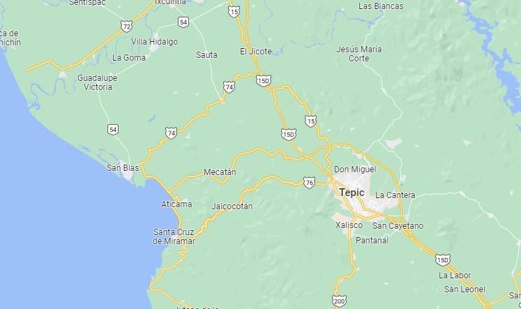 Autoridades de Nayarit reportaron el bloqueo de carreteras con vehículos incendiados en las inmediaciones de San Blas. Foto Google Maps