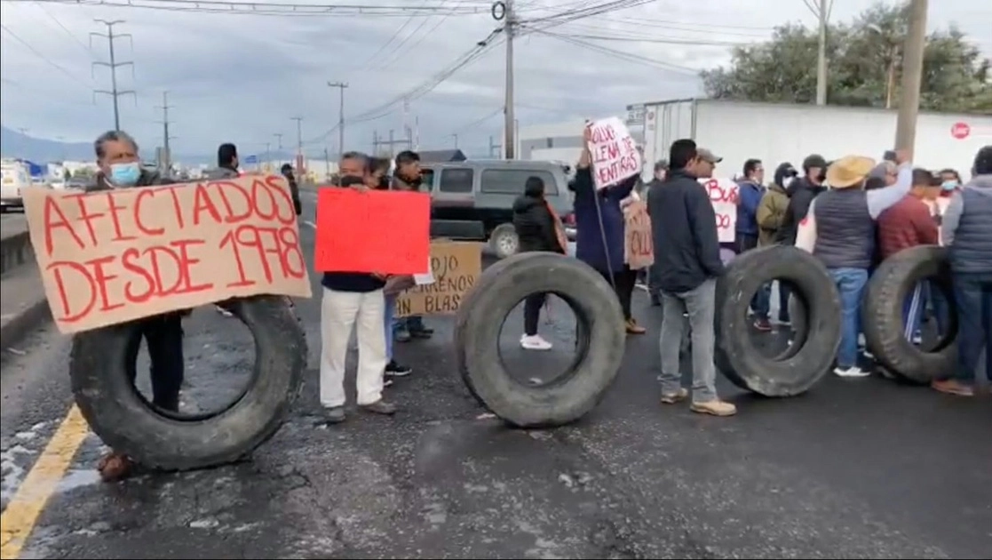 Habitantes de San Blas Otzacatipan, en la zona conurbada de Toluca, denunciaron despojo de viviendas. Imagen tomada de un video difundido a través de Twitter