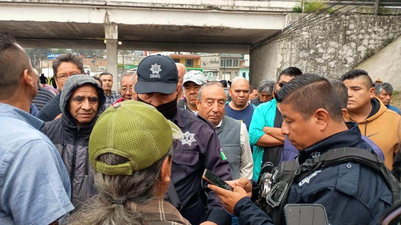 Pobladores de La Providencia, municipio de Cuichapa, se manifestaron y bloquearon la carretera Veracruz-Córdoba, para exigir la liberación de una persona detenida. Foto