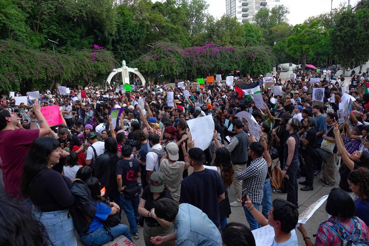 Dijo que "el Instituto de Vivienda se está convirtiendo en una oficialía de partes de la UPREZ, mientras la gentrificación y el desplazamiento de cientos de familias de sus territorios está a la orden del día porque no pueden pagar una renta que se ha incrementado desproporcionadamente". Foto